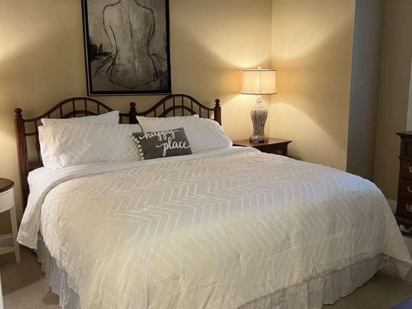 1049 Park West Drive, Charlotte, NC 28209.  MLS# CAR4252787, YatesRealty ID 15271. 