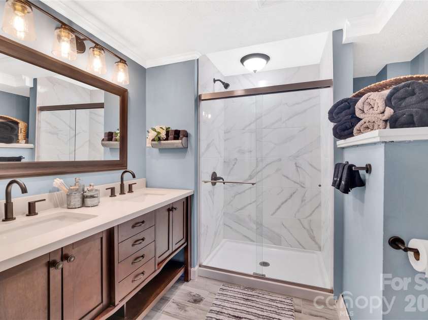10 High Meadows Drive, Candler, NC 28715.  MLS# CAR4370363, YatesRealty ID 15272. 