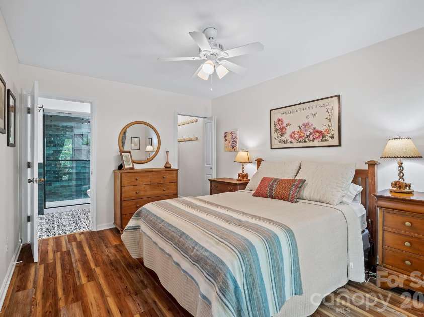 52 Mark Twain Road, Asheville, NC 28805.  MLS# CAR4372680, YatesRealty ID 15273. 