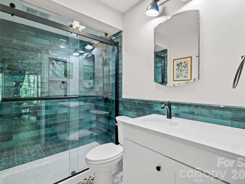 52 Mark Twain Road, Asheville, NC 28805.  MLS# CAR4372680, YatesRealty ID 15273. 