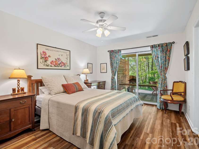 52 Mark Twain Road, Asheville, NC 28805.  MLS# CAR4372680, YatesRealty ID 15273. 