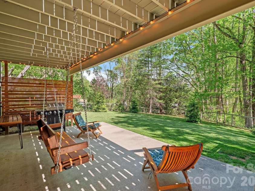 52 Mark Twain Road, Asheville, NC 28805.  MLS# CAR4372680, YatesRealty ID 15273. 