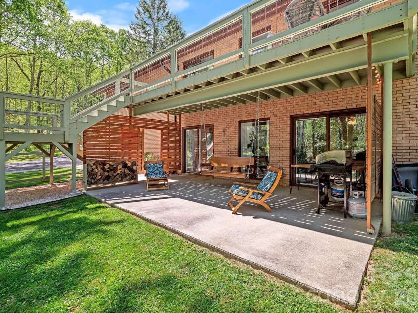 52 Mark Twain Road, Asheville, NC 28805.  MLS# CAR4372680, YatesRealty ID 15273. 
