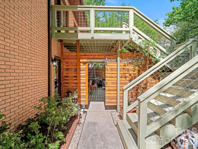 52 Mark Twain Road, Asheville, NC 28805.  MLS# CAR4372680, YatesRealty ID 15273. 