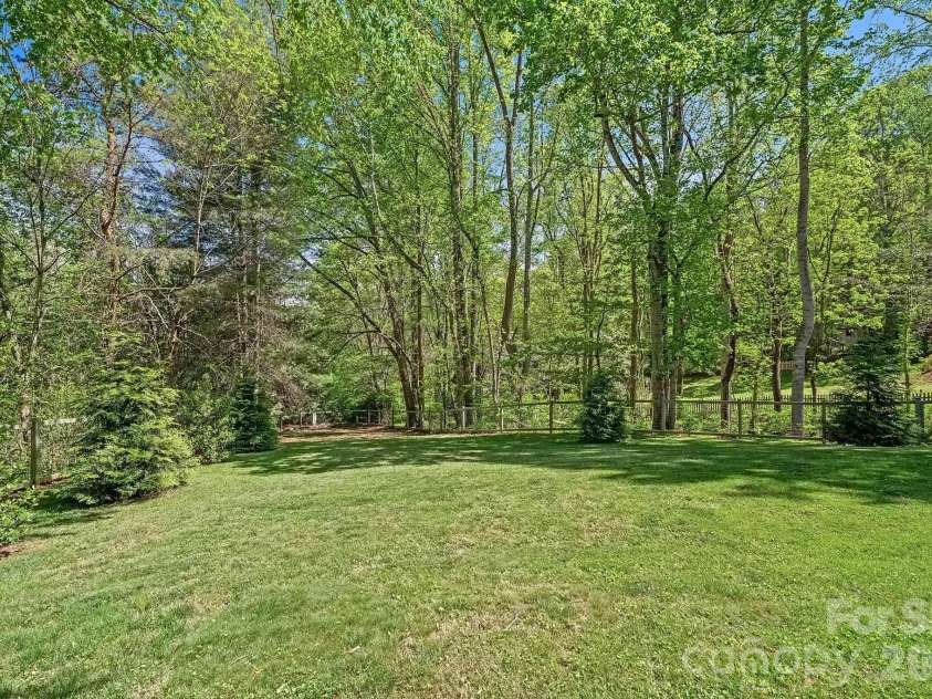 52 Mark Twain Road, Asheville, NC 28805.  MLS# CAR4372680, YatesRealty ID 15273. 