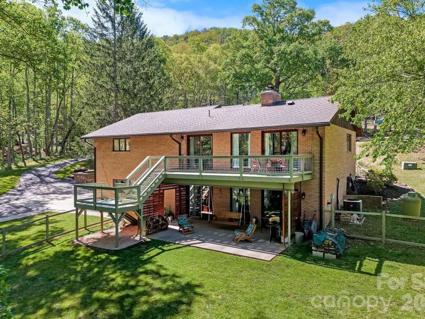 52 Mark Twain Road, Asheville, NC 28805.  MLS# CAR4372680, YatesRealty ID 15273. 