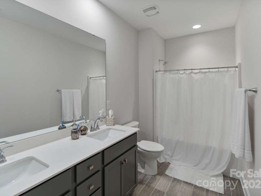 4159 Millstream Road, Denver, NC 28037.  MLS# CAR4221919, YatesRealty ID 15274. 2nd Floor full bathroom