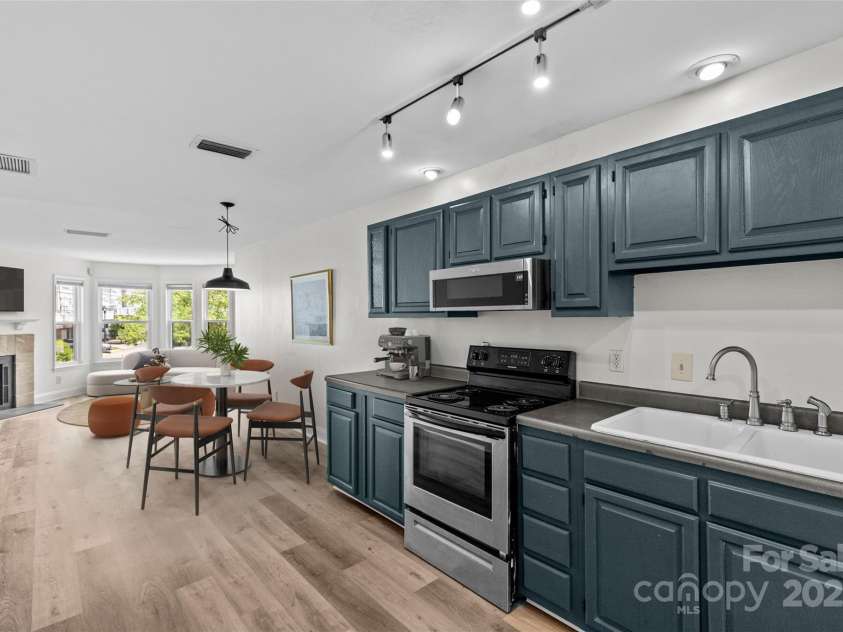 216 Clarkson Street, Charlotte, NC 28202.  MLS# CAR4282452, YatesRealty ID 15275. 