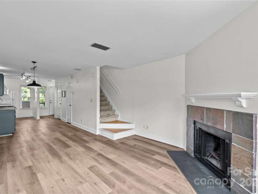 216 Clarkson Street, Charlotte, NC 28202.  MLS# CAR4282452, YatesRealty ID 15275. 