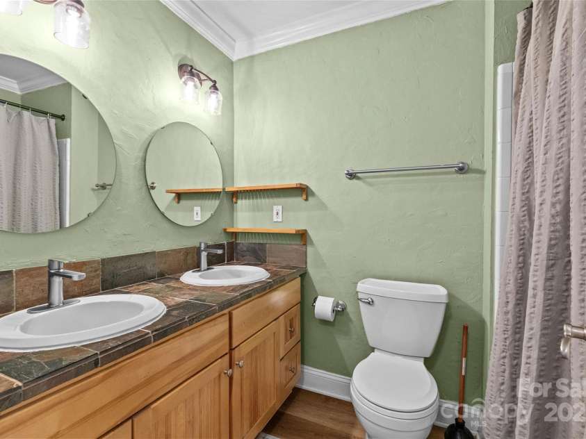 216 Clarkson Street, Charlotte, NC 28202.  MLS# CAR4282452, YatesRealty ID 15275. 
