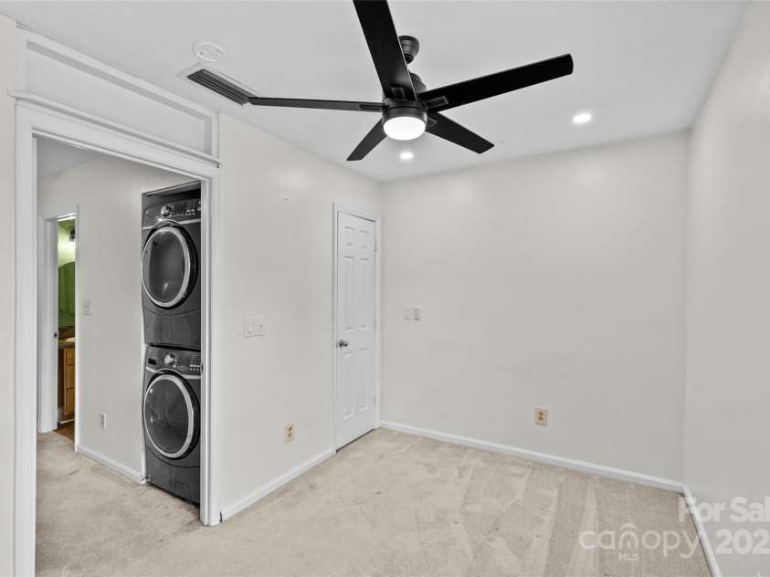 216 Clarkson Street, Charlotte, NC 28202.  MLS# CAR4282452, YatesRealty ID 15275. 