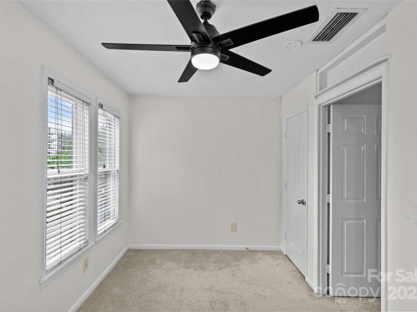 216 Clarkson Street, Charlotte, NC 28202.  MLS# CAR4282452, YatesRealty ID 15275. 