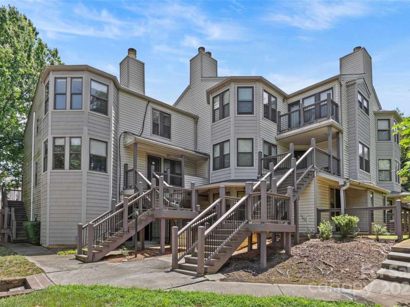 216 Clarkson Street, Charlotte, NC 28202.  MLS# CAR4282452, YatesRealty ID 15275. 