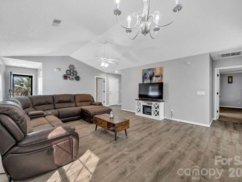 164 Alexander Pointe Drive, Hopkins, SC 29061.  MLS# CAR4351811, YatesRealty ID 15276. 