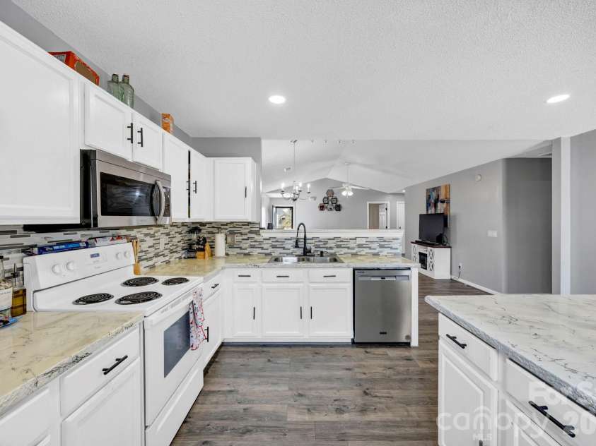 164 Alexander Pointe Drive, Hopkins, SC 29061.  MLS# CAR4351811, YatesRealty ID 15276. 