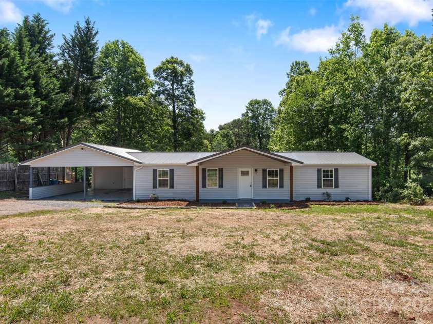 3041 Ironwood Court, Granite Falls, NC 28630.  MLS# CAR4260526, YatesRealty ID 15277. 
