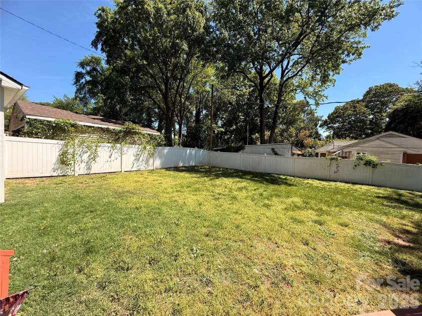 401 Rutland Drive, Charlotte, NC 28217.  MLS# CAR4370832, YatesRealty ID 15279. 