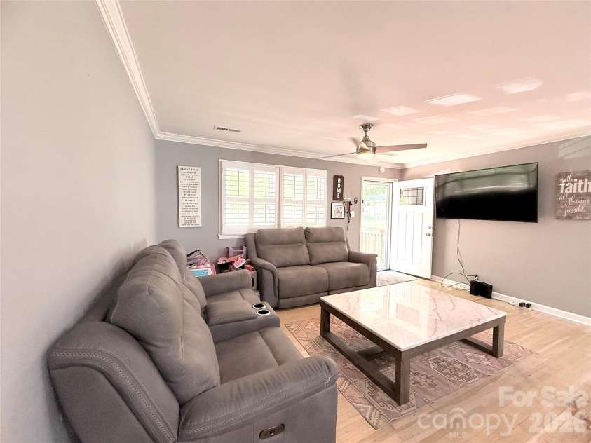401 Rutland Drive, Charlotte, NC 28217.  MLS# CAR4370832, YatesRealty ID 15279. 