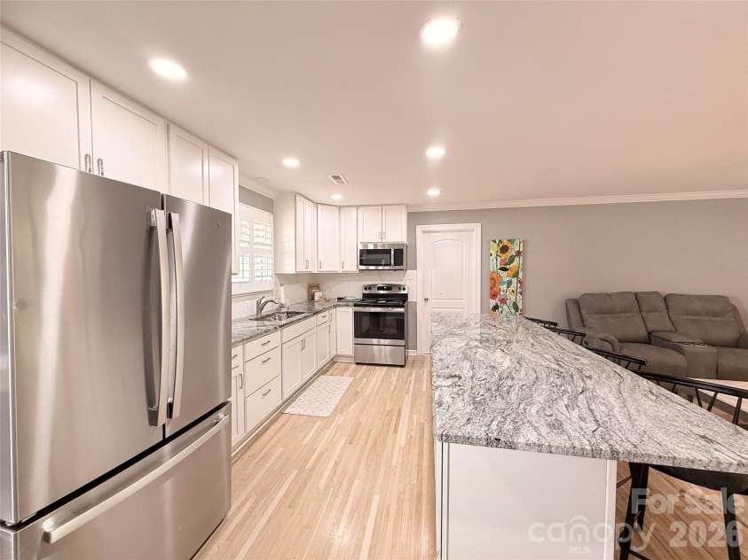 401 Rutland Drive, Charlotte, NC 28217.  MLS# CAR4370832, YatesRealty ID 15279. 