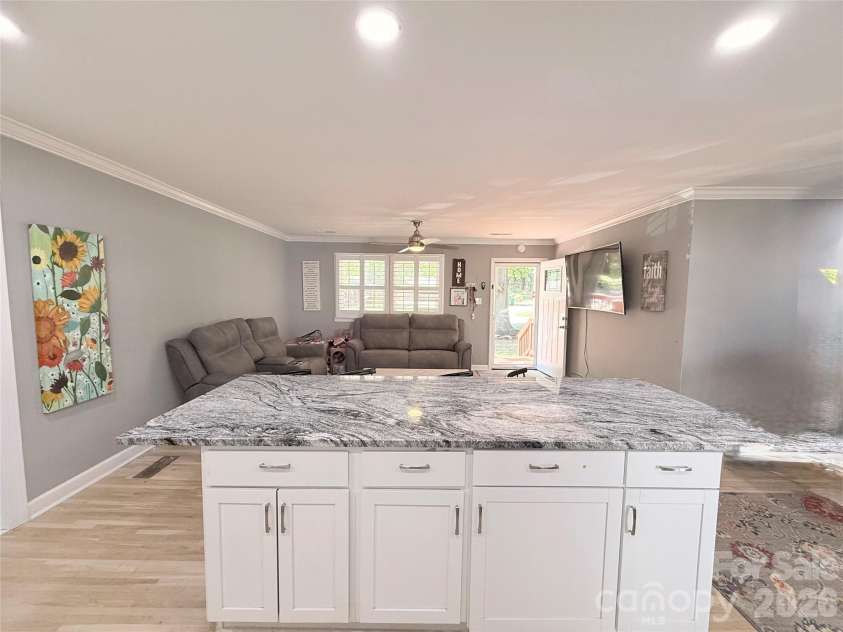 401 Rutland Drive, Charlotte, NC 28217.  MLS# CAR4370832, YatesRealty ID 15279. 
