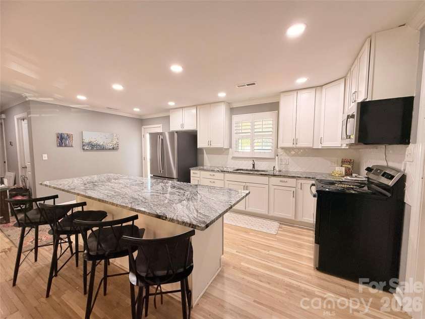401 Rutland Drive, Charlotte, NC 28217.  MLS# CAR4370832, YatesRealty ID 15279. 