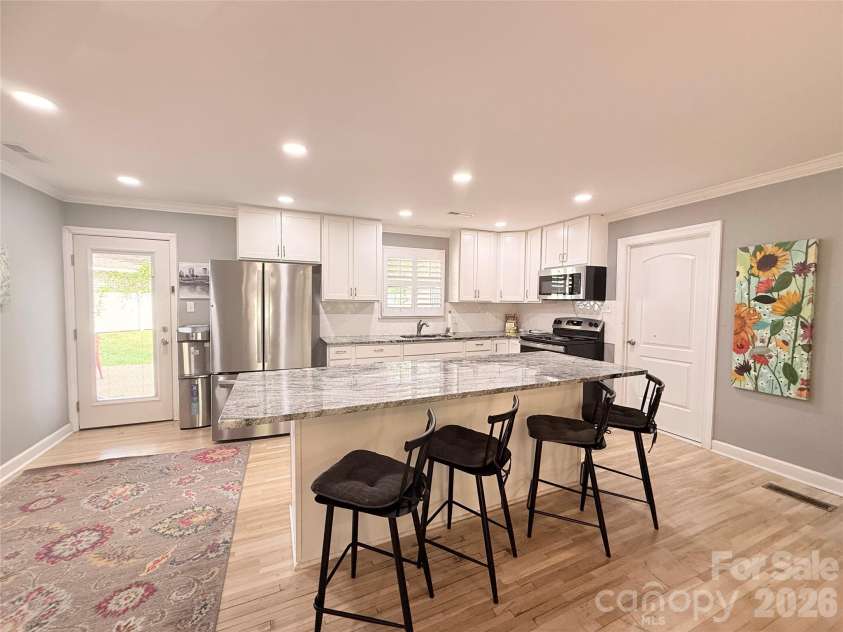 401 Rutland Drive, Charlotte, NC 28217.  MLS# CAR4370832, YatesRealty ID 15279. 