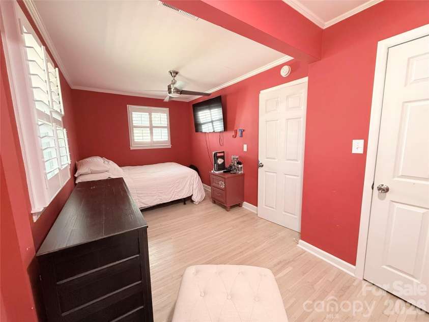 401 Rutland Drive, Charlotte, NC 28217.  MLS# CAR4370832, YatesRealty ID 15279. 