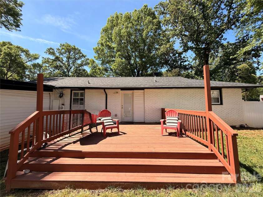 401 Rutland Drive, Charlotte, NC 28217.  MLS# CAR4370832, YatesRealty ID 15279. 