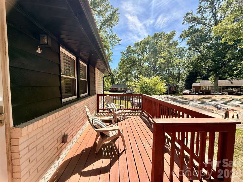 401 Rutland Drive, Charlotte, NC 28217.  MLS# CAR4370832, YatesRealty ID 15279. 