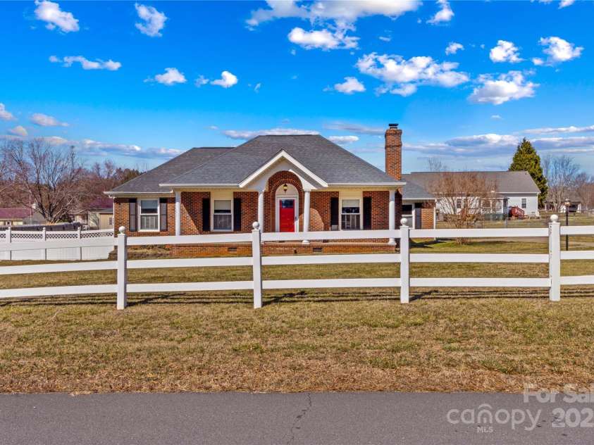 130 Ketchie Drive, Mooresville, NC 28115.  MLS# CAR4224055, YatesRealty ID 1528. 