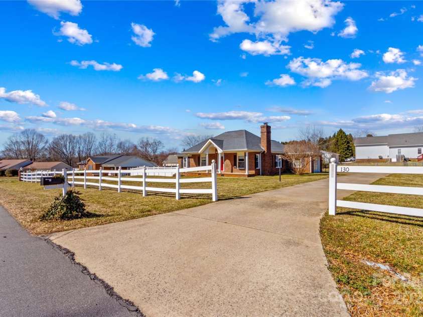 130 Ketchie Drive, Mooresville, NC 28115.  MLS# CAR4224055, YatesRealty ID 1528. 