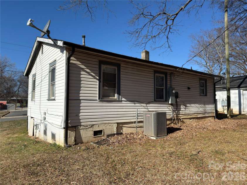 2431 Carmine Street, Charlotte, NC 28206.  MLS# CAR4343859, YatesRealty ID 1528. 