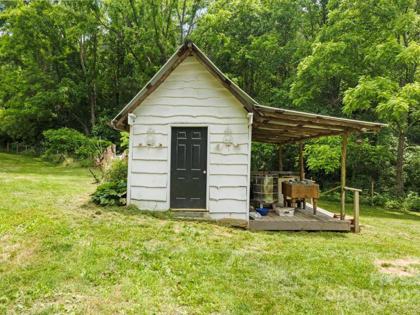 51 HOMEFIRE COVE Cove, Leicester, NC 28748.  MLS# CAR4269158, YatesRealty ID 1528. Ceramics/storage shed