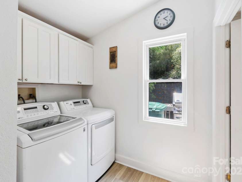 51 HOMEFIRE COVE Cove, Leicester, NC 28748.  MLS# CAR4269158, YatesRealty ID 1528. Laundry off kitchen