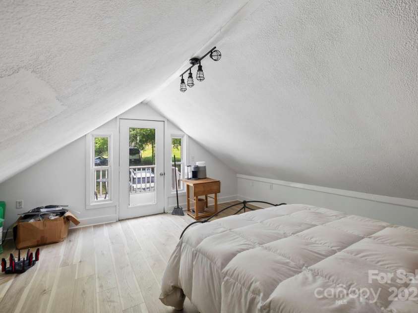 51 HOMEFIRE COVE Cove, Leicester, NC 28748.  MLS# CAR4269158, YatesRealty ID 1528. Loft bedroom with deck