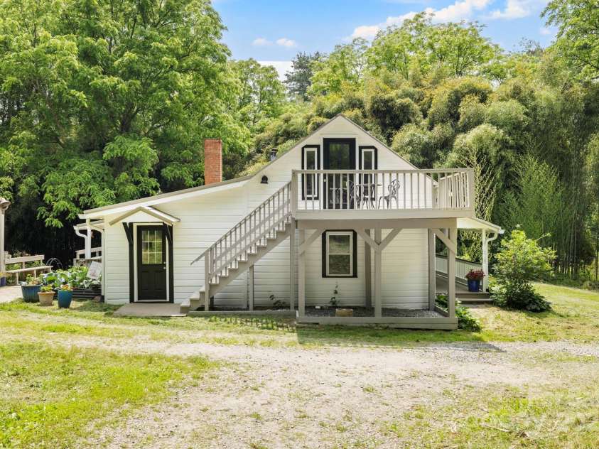 51 HOMEFIRE COVE Cove, Leicester, NC 28748.  MLS# CAR4269158, YatesRealty ID 1528. Loft has separate access.