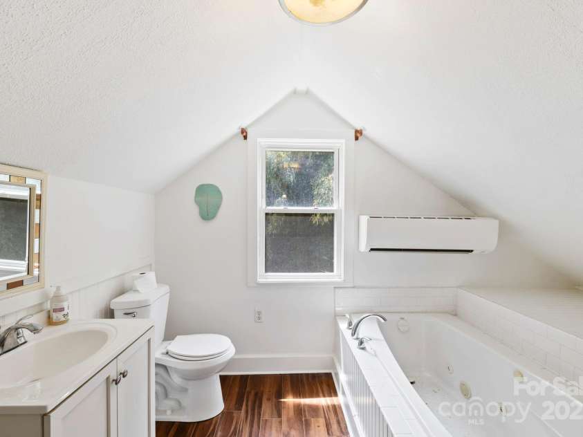 51 HOMEFIRE COVE Cove, Leicester, NC 28748.  MLS# CAR4269158, YatesRealty ID 1528. Upstairs bathroom