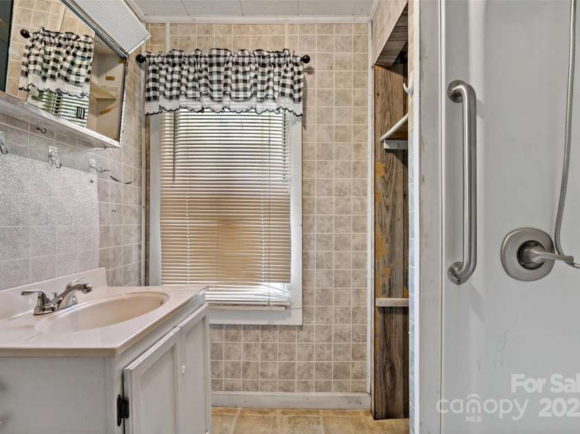 1470 Lytle Mountain Road, Marion, NC 28752.  MLS# CAR4251089, YatesRealty ID 15281. 