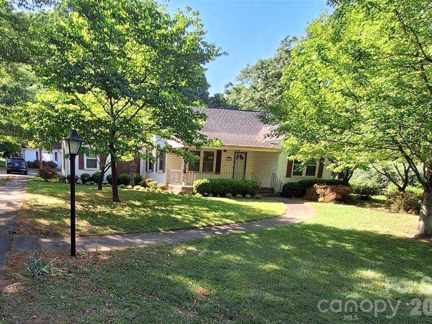 14623 Lucia Riverbend Highway, Stanley, NC 28164.  MLS# CAR4373851, YatesRealty ID 15282. Front of home