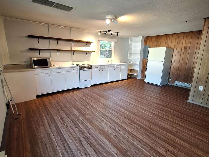 14623 Lucia Riverbend Highway, Stanley, NC 28164.  MLS# CAR4373851, YatesRealty ID 15282. Kitchen and ding area