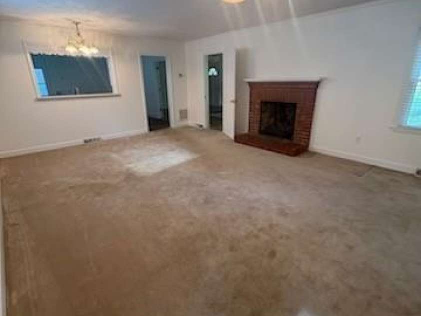 14623 Lucia Riverbend Highway, Stanley, NC 28164.  MLS# CAR4373851, YatesRealty ID 15282. Livingroom