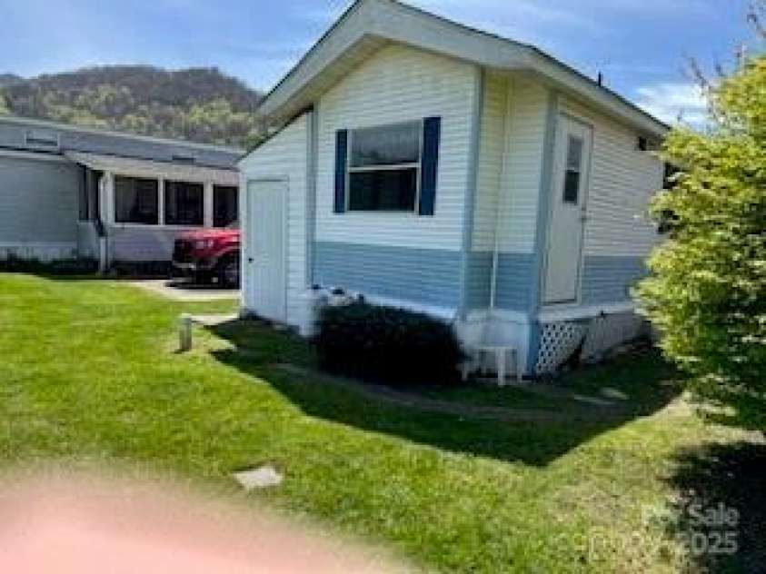 25 Summer Place Drive, Waynesville, NC 28785.  MLS# CAR4247005, YatesRealty ID 15282. 