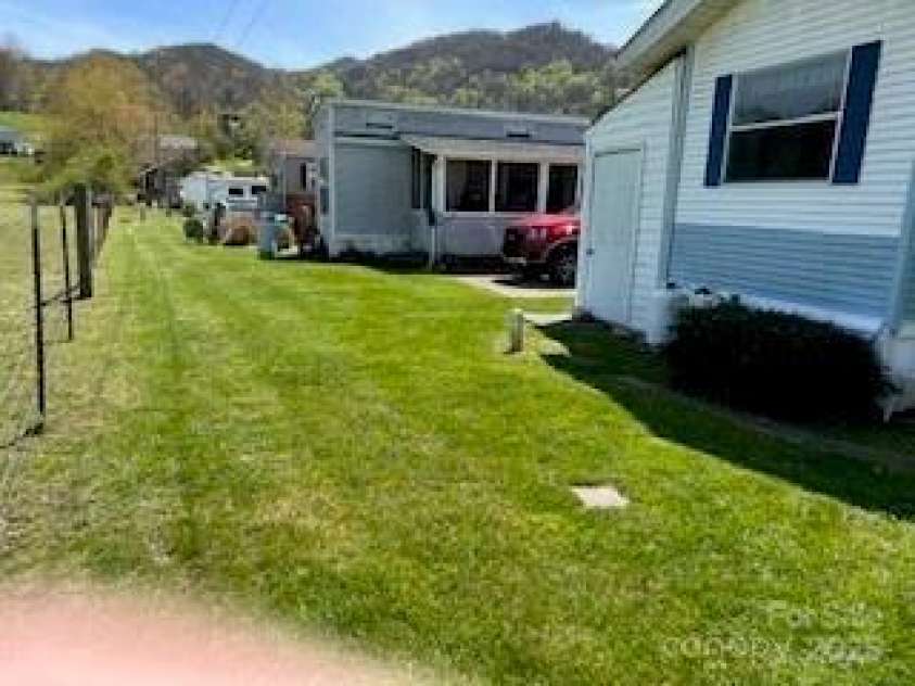 25 Summer Place Drive, Waynesville, NC 28785.  MLS# CAR4247005, YatesRealty ID 15282. 