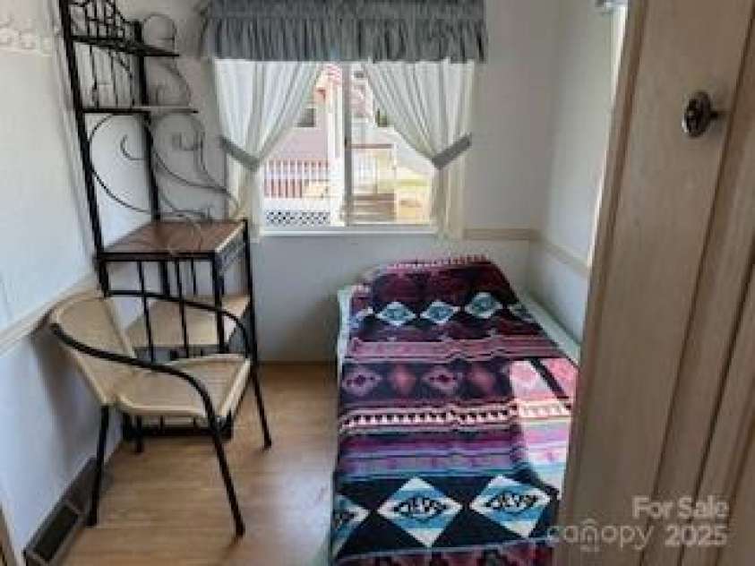 25 Summer Place Drive, Waynesville, NC 28785.  MLS# CAR4247005, YatesRealty ID 15282. 