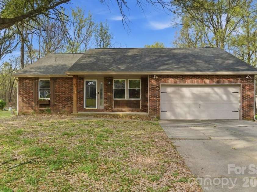 11407 Antebellum Drive, Charlotte, NC 28273.  MLS# CAR4362851, YatesRealty ID 15283. 