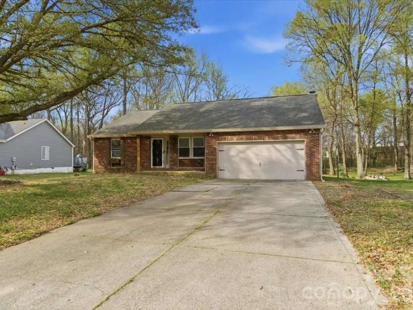 11407 Antebellum Drive, Charlotte, NC 28273.  MLS# CAR4362851, YatesRealty ID 15283. 