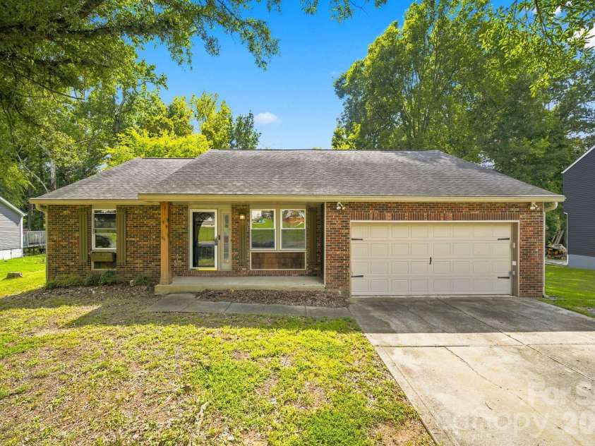 11407 Antebellum Drive, Charlotte, NC 28273.  MLS# CAR4413607, YatesRealty ID 15283. 