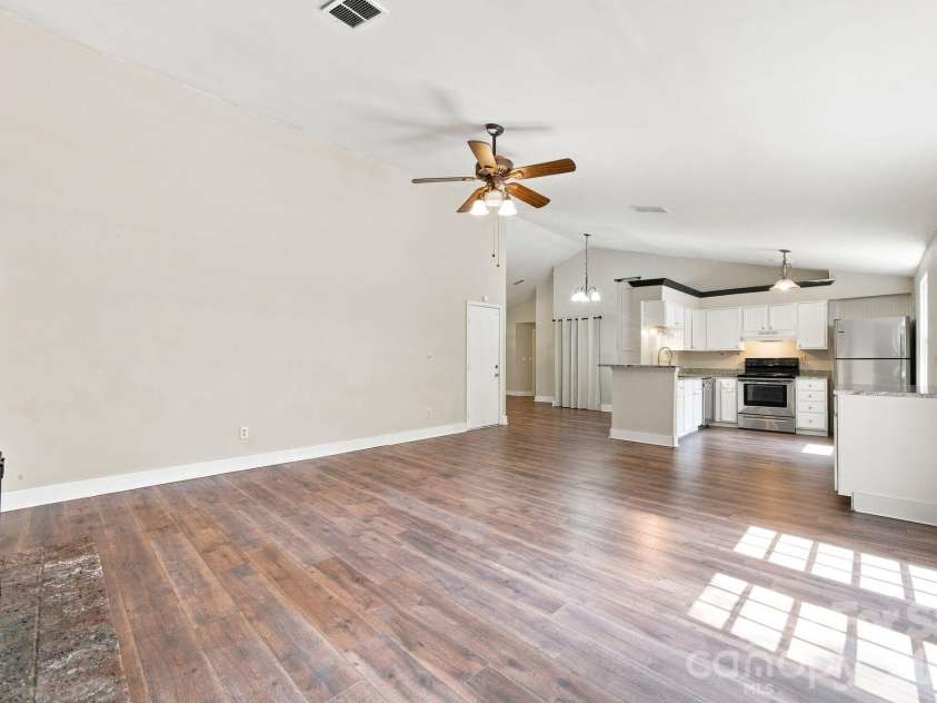 11407 Antebellum Drive, Charlotte, NC 28273.  MLS# CAR4413607, YatesRealty ID 15283. 