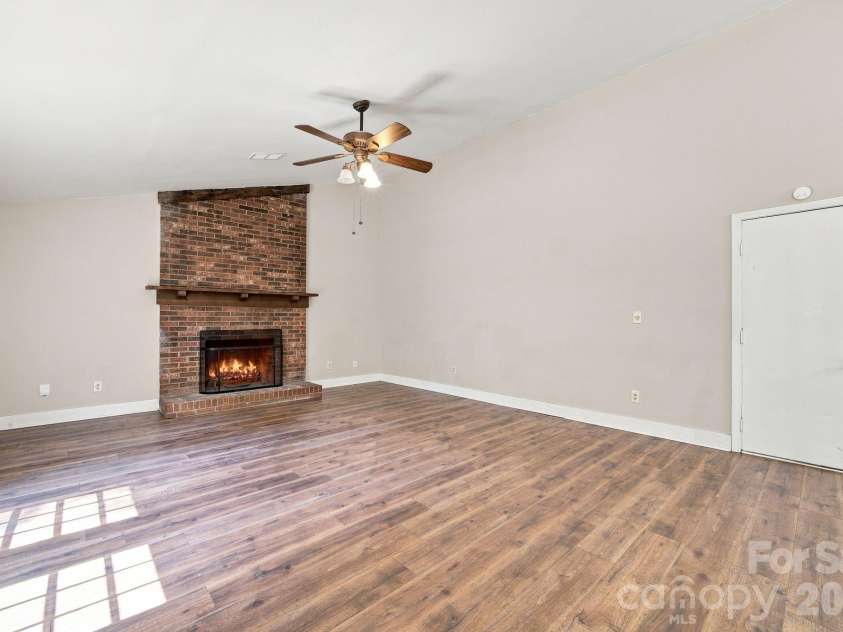 11407 Antebellum Drive, Charlotte, NC 28273.  MLS# CAR4413607, YatesRealty ID 15283. 