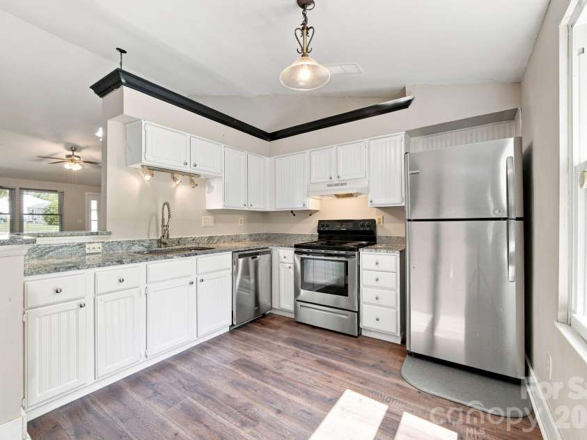 11407 Antebellum Drive, Charlotte, NC 28273.  MLS# CAR4413607, YatesRealty ID 15283. 